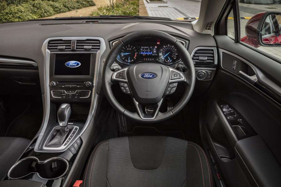 Торпедо Ford Mondeo Hatchback ST-Line 2016 года  (UK) (фото 6 из 13)
